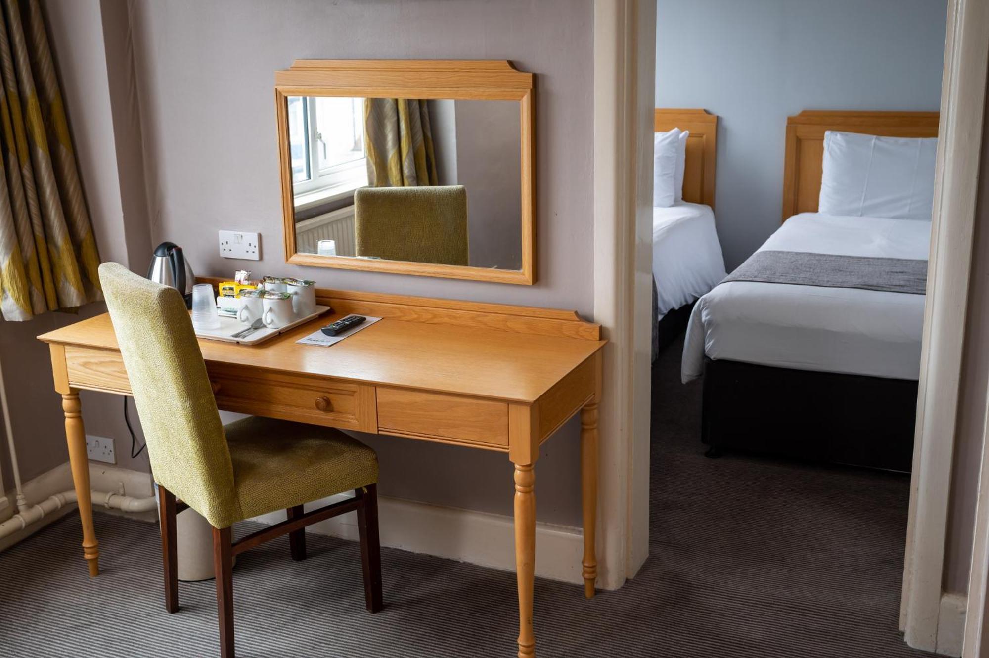 Commodore Hotel By Greene King Inns Bornemouth Extérieur photo