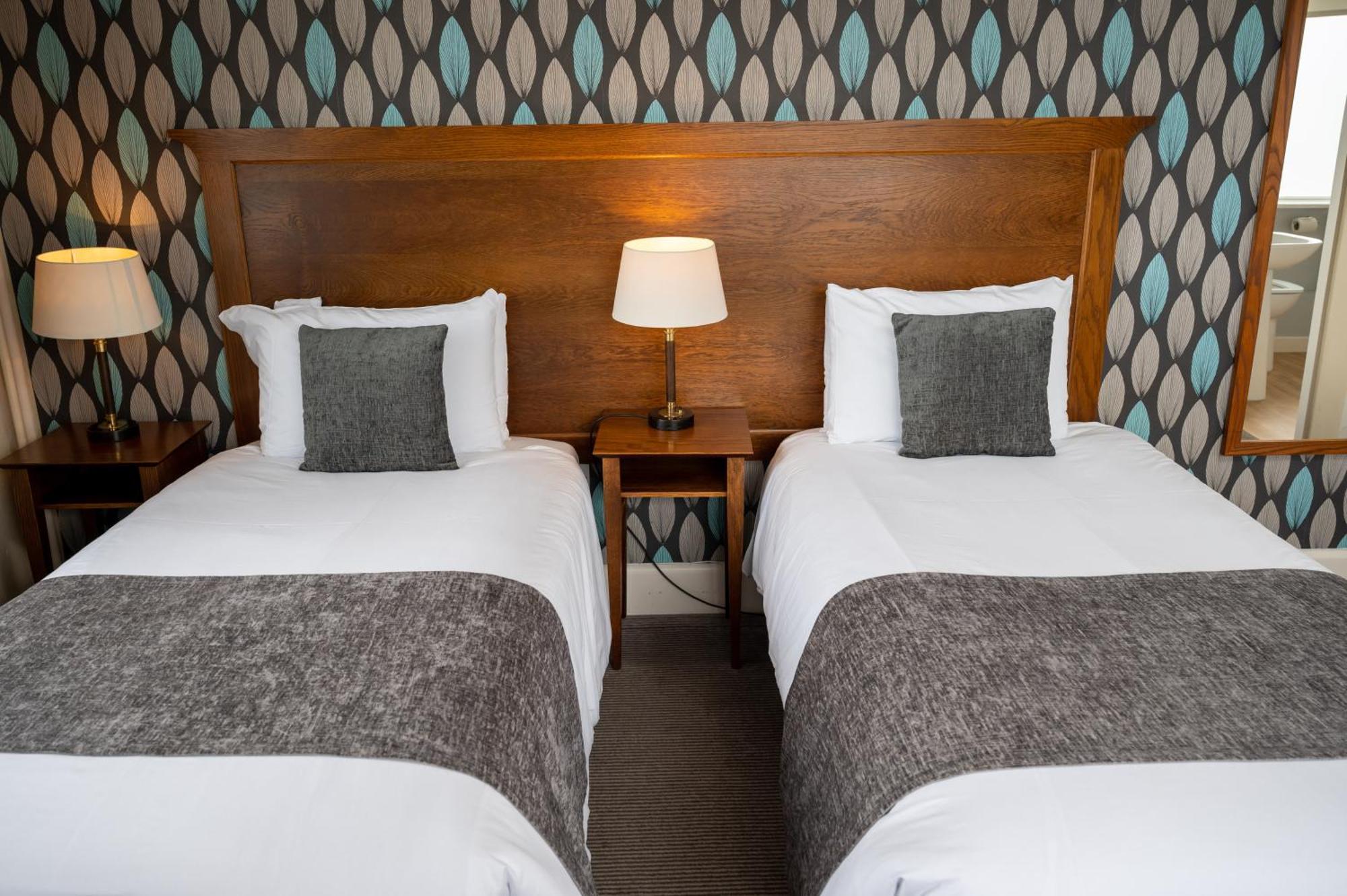 Commodore Hotel By Greene King Inns Bornemouth Extérieur photo