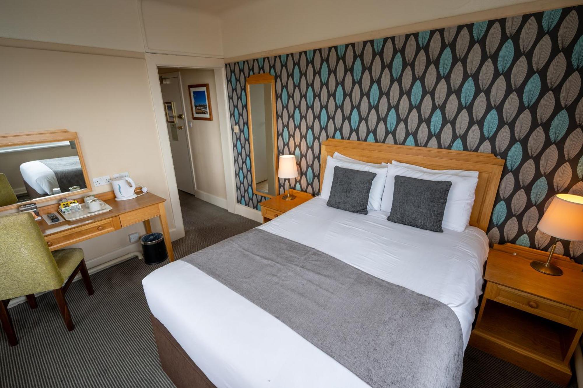 Commodore Hotel By Greene King Inns Bornemouth Extérieur photo