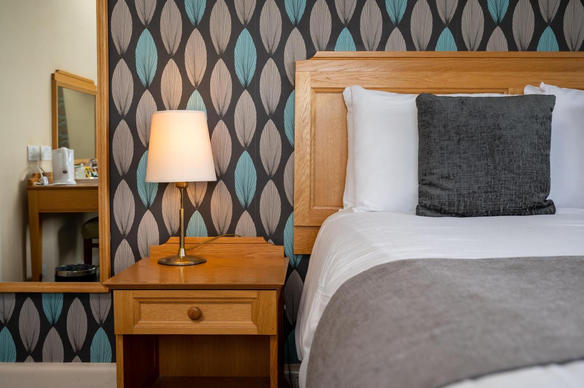 Commodore Hotel By Greene King Inns Bornemouth Extérieur photo